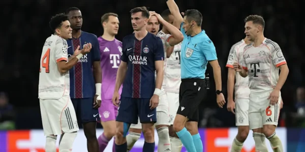 Kartu merah Luis Diaz di akhir penghujung babak pertama